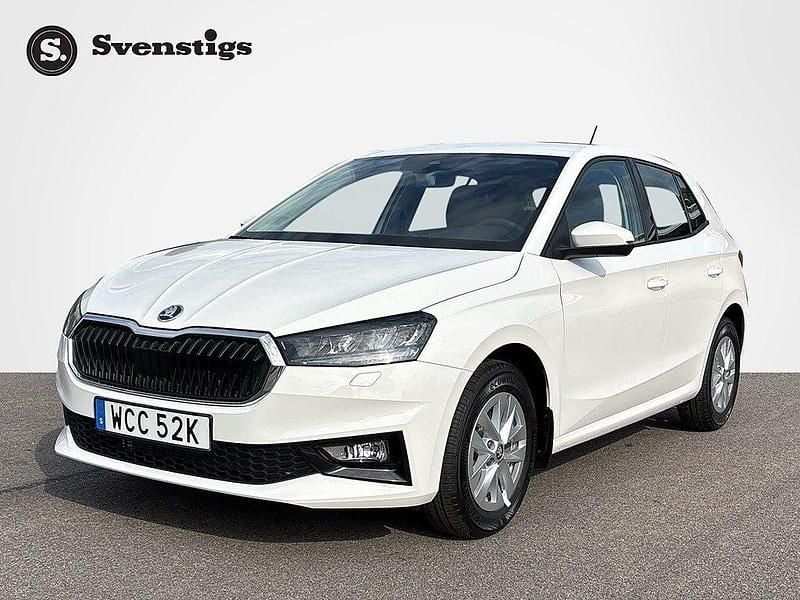 Candy white Ny 2025 Skoda Fabia Selection Halvkombi | 229 800 kr (Marknadspris) - Bild 1/4