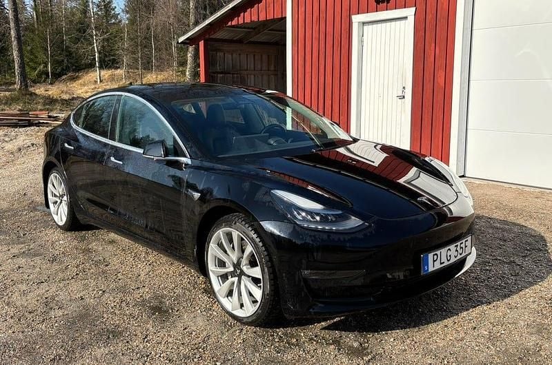 Begagnad Tesla Model 3 Long Range AWD 323 kW (440 HK) 2019 Svart Sedan