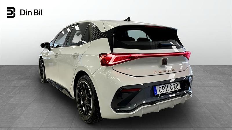 Begagnad Cupra Born 169 kW (231 HK) 2023 Vit Halvkombi