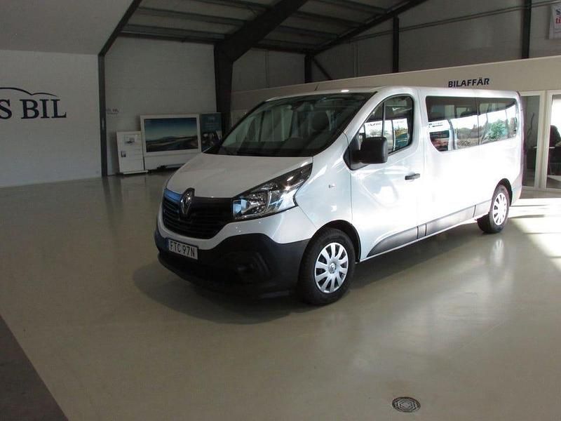 Vit Begagnad 2019 Renault Trafic Minibuss | 224 999 kr - Bild 1/4