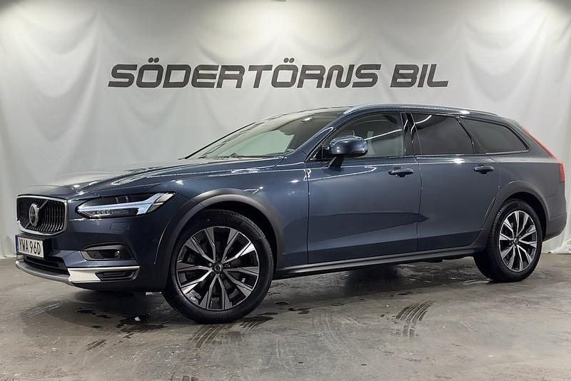Mörkblå (denim blue metallic) Begagnad 2022 Volvo V90 CC Inscription Kombi | 489 900 kr - Bild 1/4