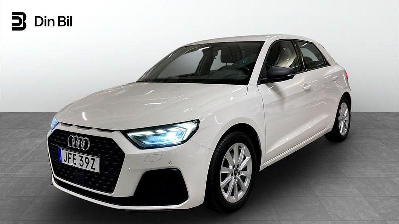 Vit Begagnad 2022 Audi A1 Sportback Proline Halvkombi | 204 000 kr (Marknadspris) - Bild 1/4