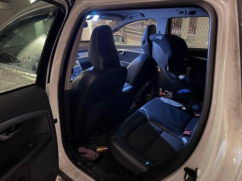 Begagnad 2011 Volvo V70 Kombi | 45 000 kr (Dyr) - Bild 1/4