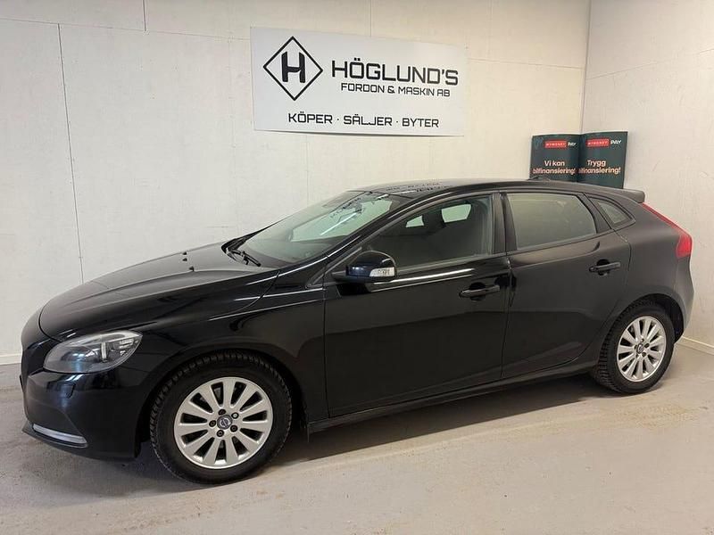 Begagnad Volvo V40 Kinetic 180 HK (132 kW) 2014 Svart