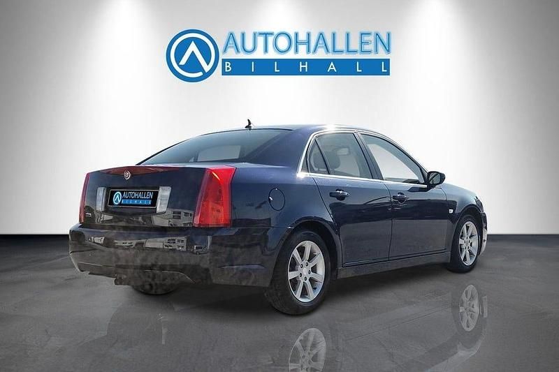 Begagnad Cadillac BLS 176 HK (129 kW) 2006 Mörkblå (blå) Sedan