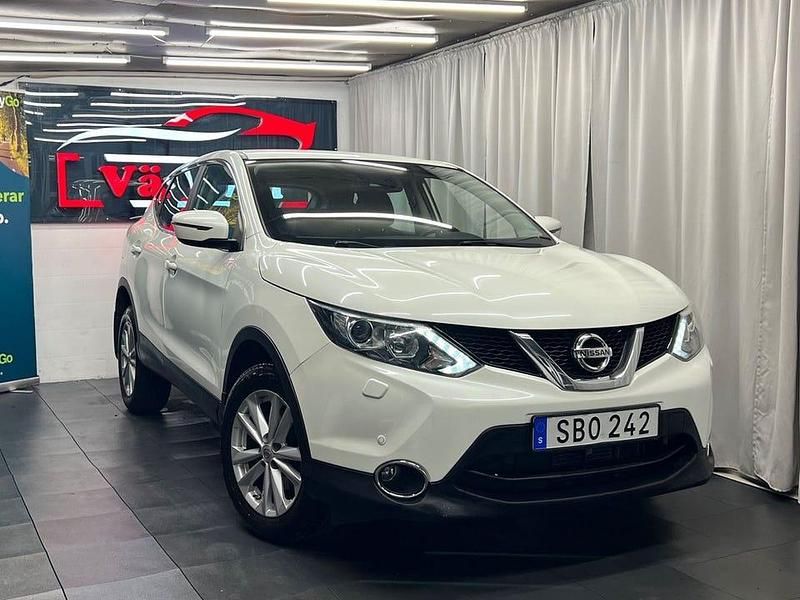 Vit Begagnad 2016 Nissan Qashqai SUV | 139 900 kr (Marknadspris) - Bild 1/4