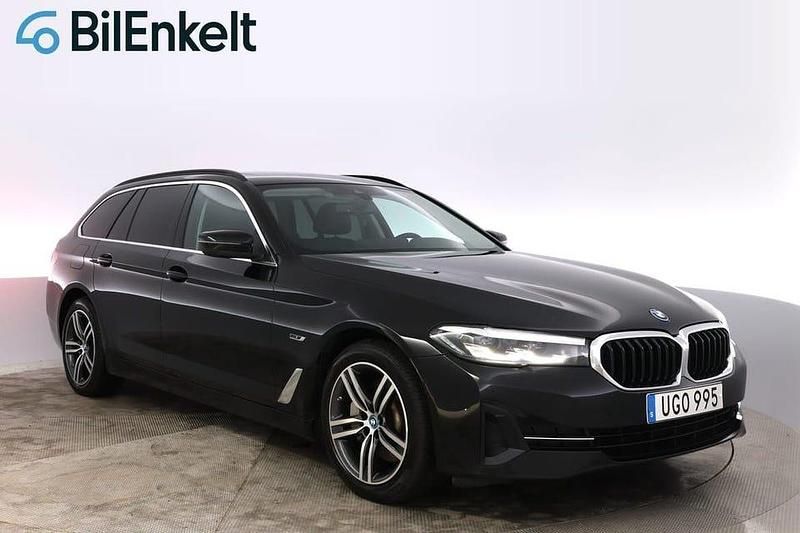 Svart Begagnad 2022 BMW 530 Kombi | 294 900 kr - Bild 1/4