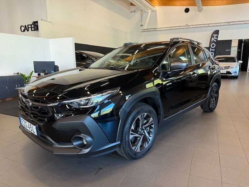 Svart (chrystal black silica) Begagnad 2024 Subaru Crosstrek SUV | 359 900 kr (Bra pris) - Bild 1/4