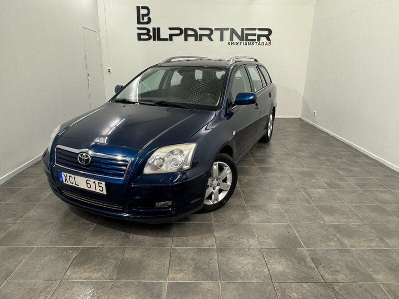 Mörkblå Begagnad 2004 Toyota Avensis Kombi | 34 999 kr (Marknadspris) - Bild 1/4