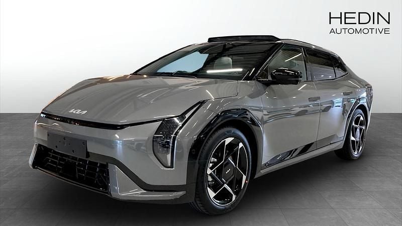 Grå (grey) Ny 2025 Kia EV4 GT-Line Halvkombi | 590 648 kr - Bild 1/4