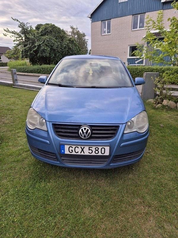 Blå Begagnad 2008 VW Polo Comfortline Halvkombi | 19 000 kr (Marknadspris) - Bild 1/4