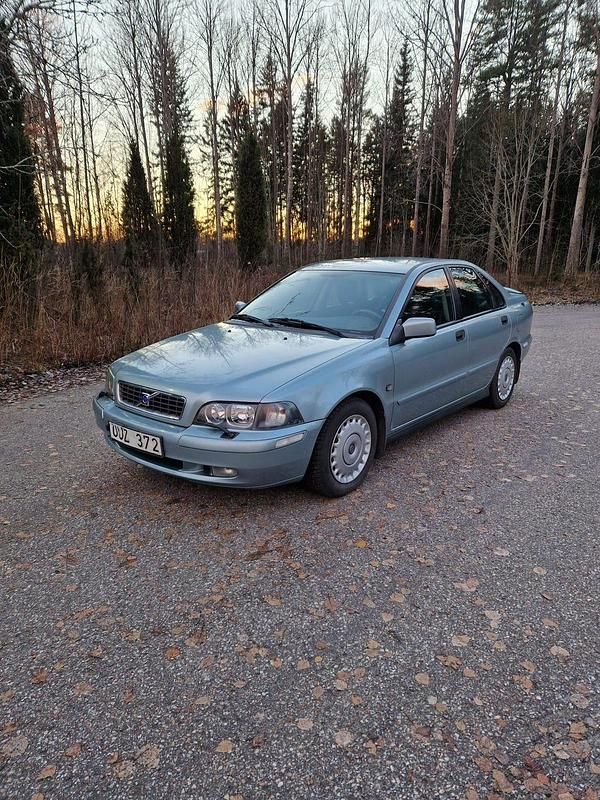 Begagnad 2004 Volvo S40 Sedan | 27 000 kr (Marknadspris) - Bild 1/4