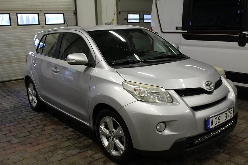 Silver Begagnad 2011 Toyota Urban Cruiser SUV | 54 000 kr (Marknadspris) - Bild 1/4
