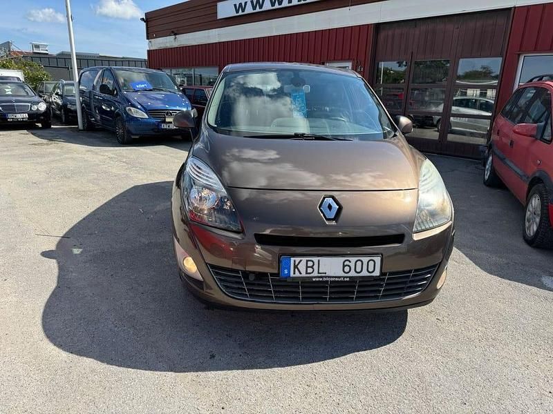 Begagnad Renault Grand Scénic III 131 HK (96 kW) 2009 Brun Minibuss