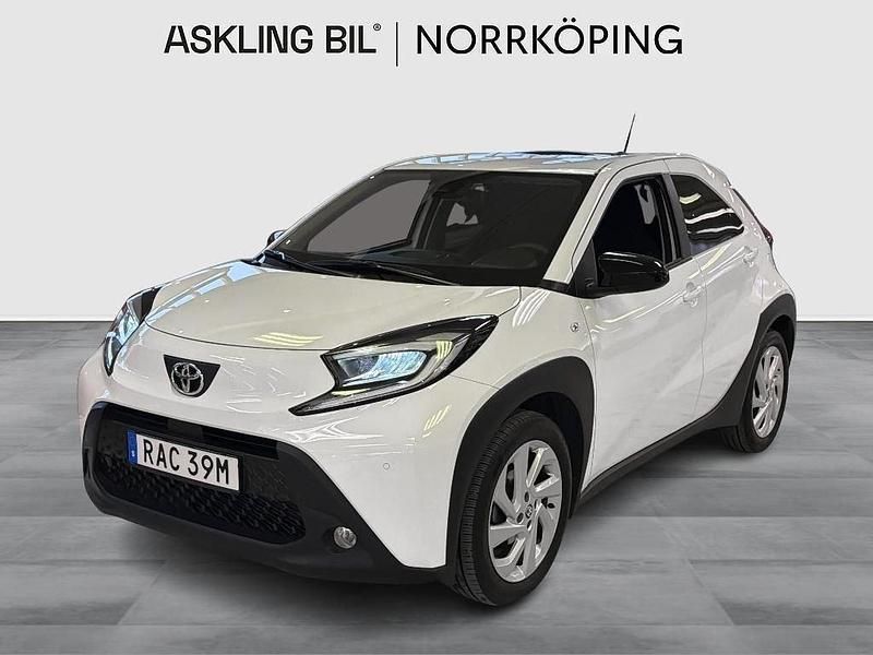 Vit Begagnad 2022 Toyota Aygo X Comfort SUV | 149 000 kr (Marknadspris) - Bild 1/4