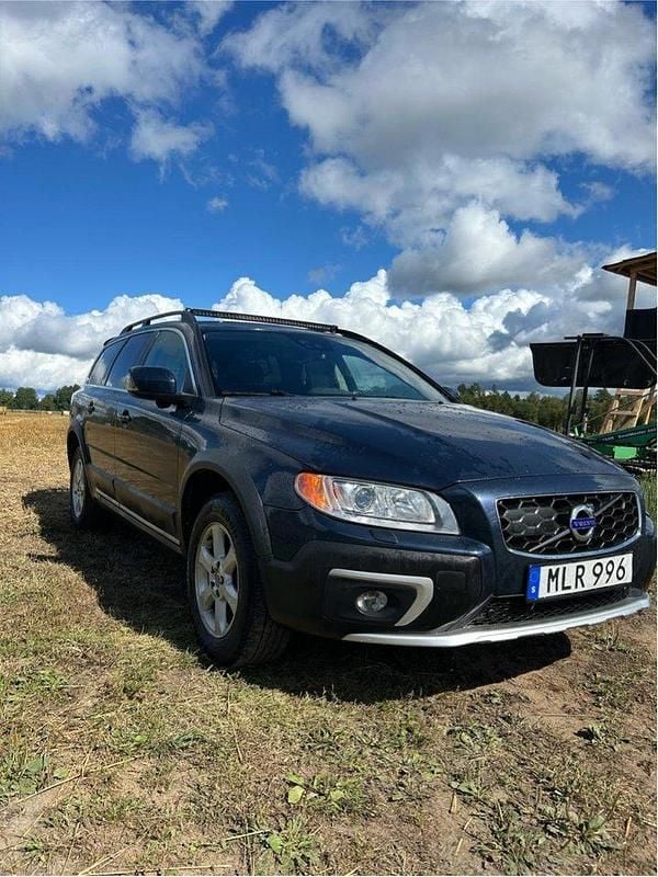 Blå Begagnad 2014 Volvo XC70 Momentum SUV | 110 000 kr (Bra pris) - Bild 1/4