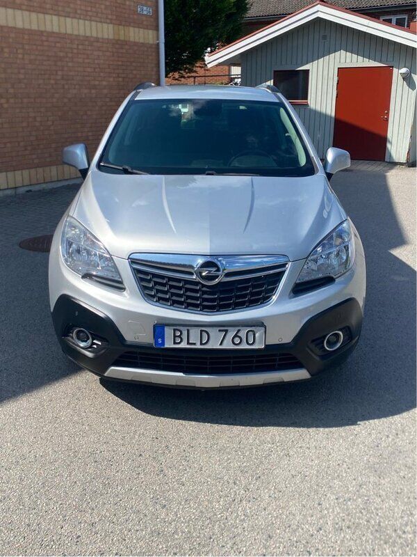 Grå Begagnad 2014 Opel Mokka SUV | 79 000 kr (Marknadspris) - Bild 1/4