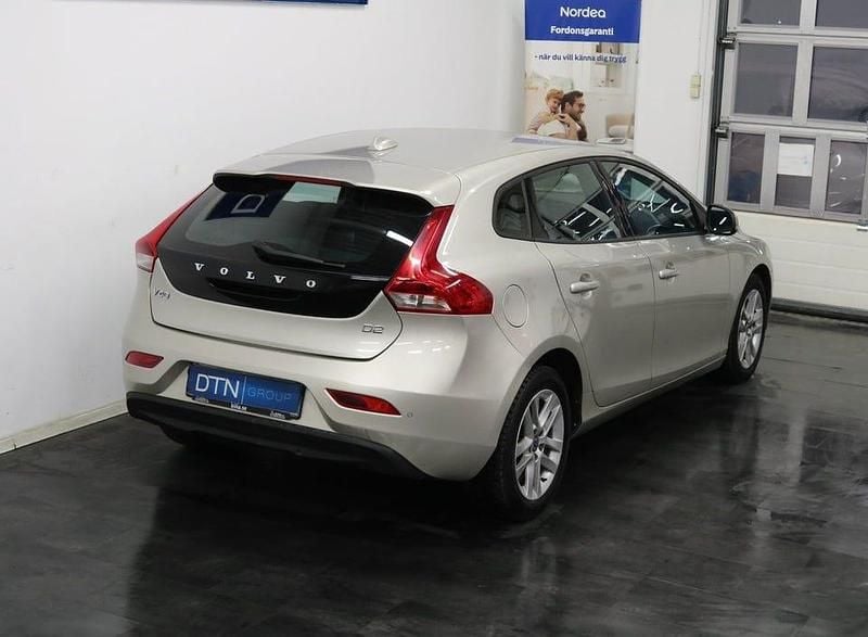 Begagnad Volvo V40 Momentum 120 HK (88 kW) 2017 Brun