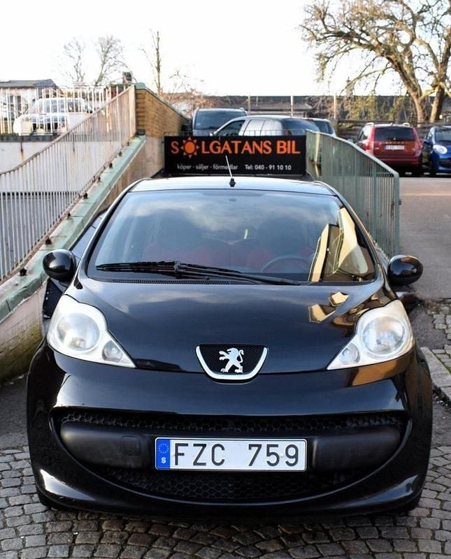 Svart Begagnad 2008 Peugeot 107 Halvkombi | 26 800 kr (Marknadspris) - Bild 1/4