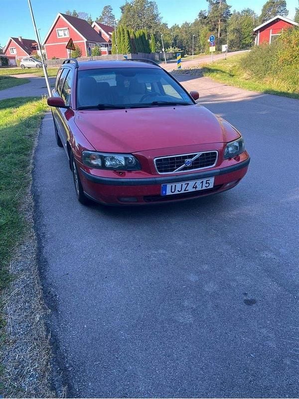 Röd Begagnad 2004 Volvo V70 Business Edition Kombi | 12 000 kr (Bra pris) - Bild 1/4
