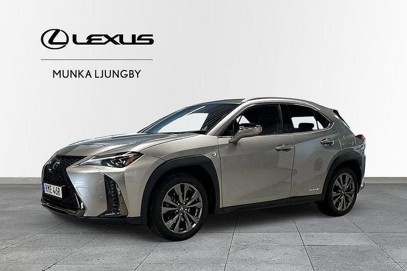Ljusgrå Begagnad 2019 Lexus UX 250h Sport Line SUV | 309 900 kr (Dyr) - Bild 1/4