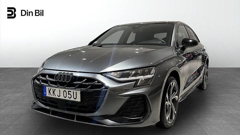 Grå Ny 2025 Audi A3 Sportback e-tron S-Line Halvkombi | 479 000 kr (Marknadspris) - Bild 1/4