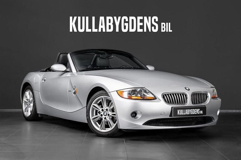 Ljusgrå Begagnad 2003 BMW Z4 Cab | 199 000 kr (Dyr) - Bild 1/4