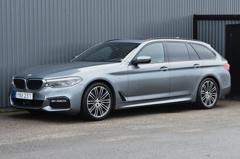 Blå Begagnad 2017 BMW 530 M Sport Kombi | 329 900 kr (Lite dyr) - Bild 1/4