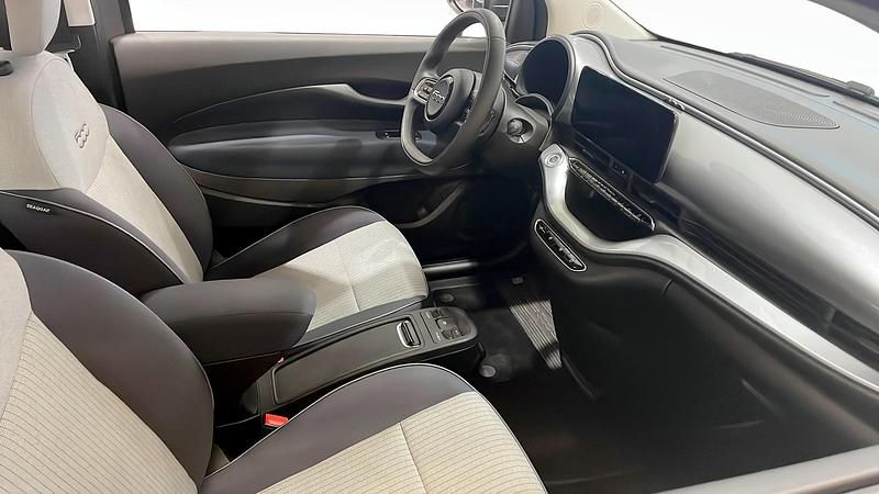 Begagnad Fiat 500e Icon 86 kW (118 HK) 2022 Grå Halvkombi