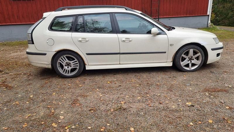 Vit Begagnad 2006 Saab 9-3 Linear Kombi | 19 900 kr (Dyr) - Bild 1/4