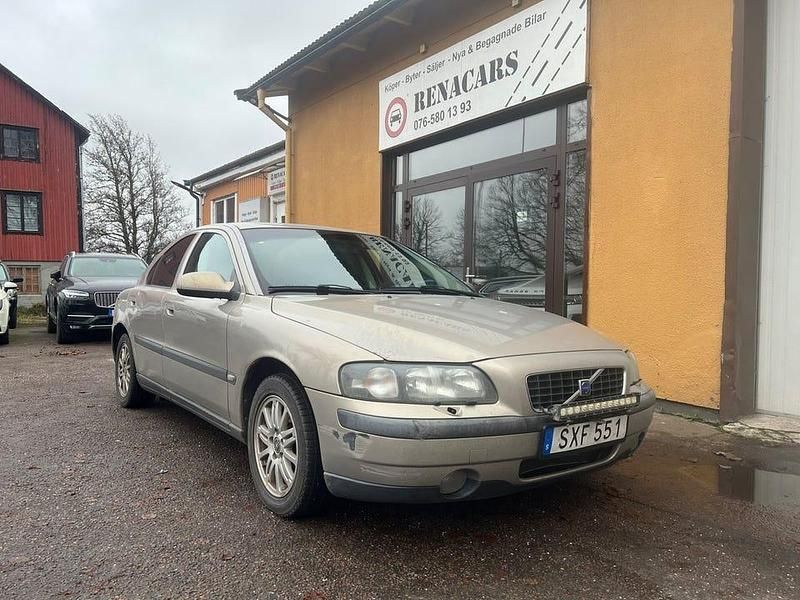 Ljusbrun Begagnad 2001 Volvo S60 Sedan | 12 000 kr (Marknadspris) - Bild 1/4