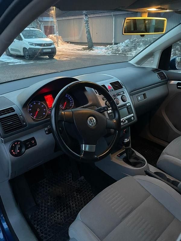 Begagnad VW Touran 140 HK (102 kW) 2007 Minibuss