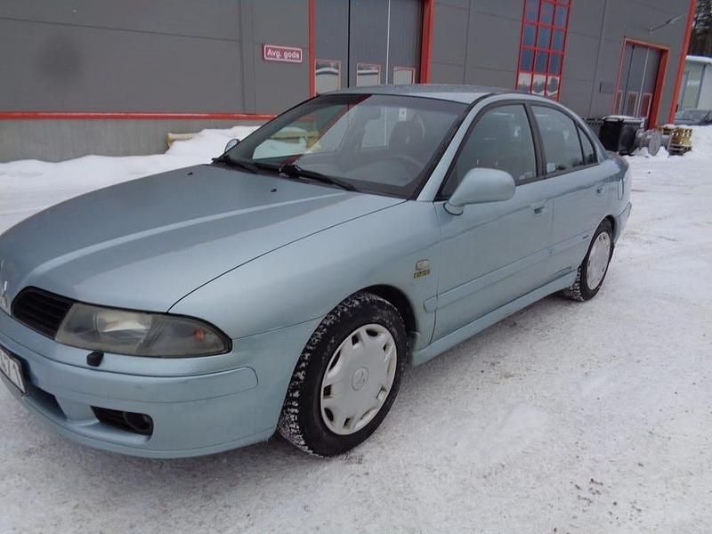 Begagnad Mitsubishi Carisma 122 HK (89 kW) 2003 Ljusgrönmetallic