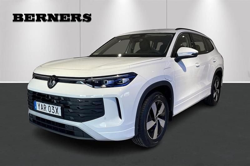 Vit Ny 2025 VW Tayron Life SUV | 549 900 kr (Marknadspris) - Bild 1/4