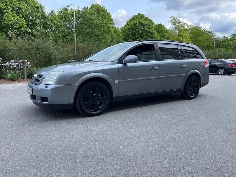 Grå Begagnad 2004 Opel Vectra Kombi | 19 500 kr (Bra pris) - Bild 1/4