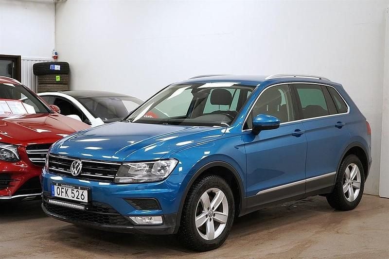 Blåmetallic Begagnad 2016 VW Tiguan Comfortline SUV | 189 900 kr (Marknadspris) - Bild 1/4