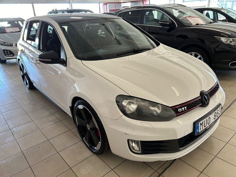Vit Begagnad 2012 VW Golf VII GTI Halvkombi | 125 000 kr (Marknadspris) - Bild 1/4