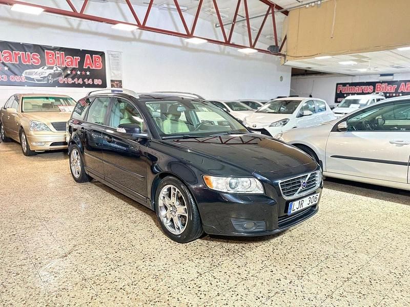 Svart Begagnad 2008 Volvo V50 Summum Kombi | 69 900 kr (Lite dyr) - Bild 1/4
