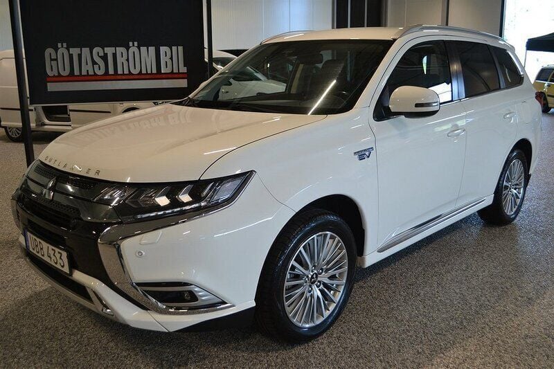 Vit Begagnad 2018 Mitsubishi Outlander P-HEV Comfort Edition SUV | 205 000 kr (Bra pris) - Bild 1/4