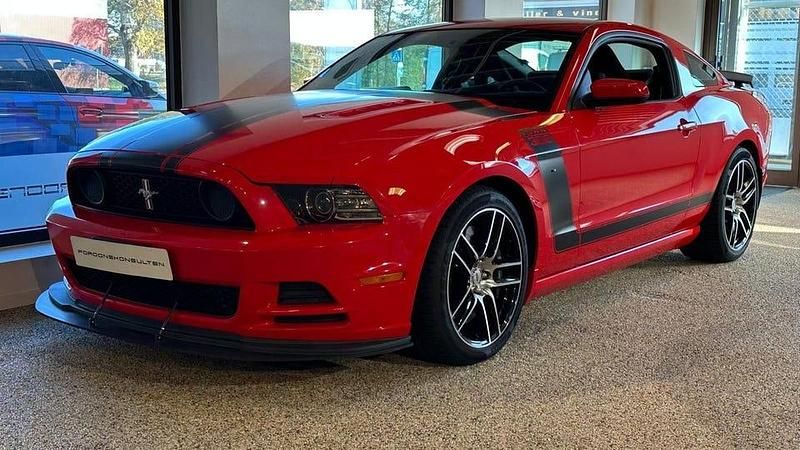 Röd Begagnad 2013 Ford Mustang GT Sportkupé | 479 900 kr - Bild 1/4