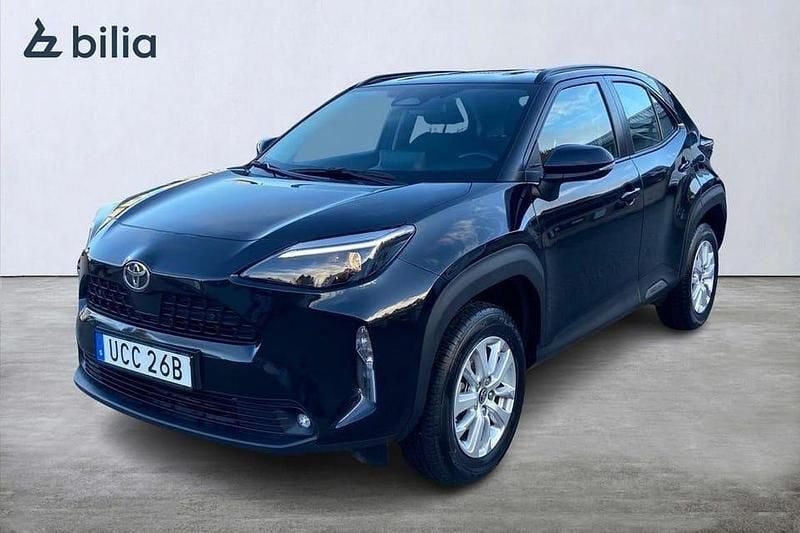 Svart Begagnad 2024 Toyota Yaris Hybrid Active | 284 900 kr (Marknadspris) - Bild 1/3
