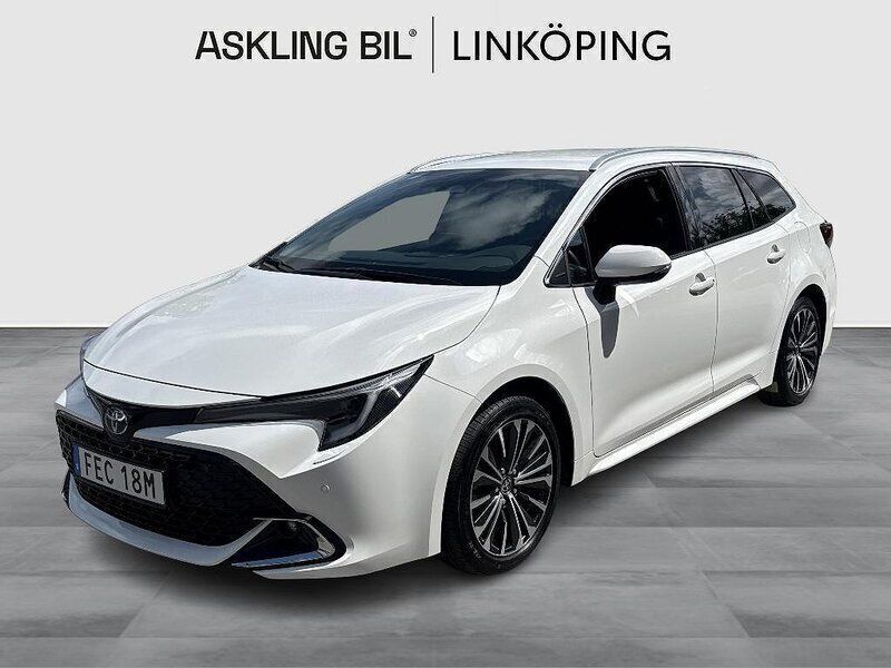Vit Begagnad 2024 Toyota Corolla Style Kombi | 309 000 kr (Marknadspris) - Bild 1/4