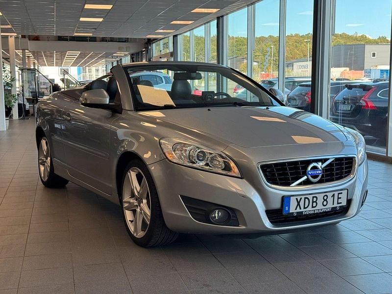 Silver Begagnad 2011 Volvo C70 Momentum Cab | 139 900 kr (Lite dyr) - Bild 1/4