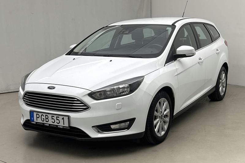 Vit Begagnad 2017 Ford Focus | 134 800 kr (Bra pris) - Bild 1/4