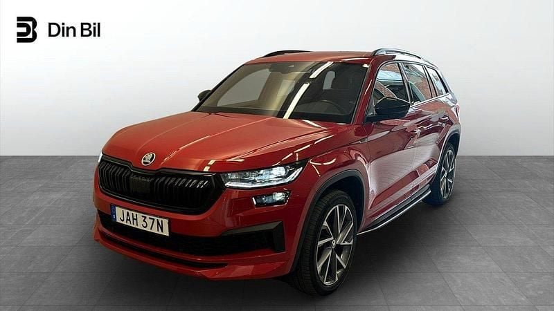Röd Begagnad 2023 Skoda Kodiaq SportLine SUV | 445 900 kr (Marknadspris) - Bild 1/4