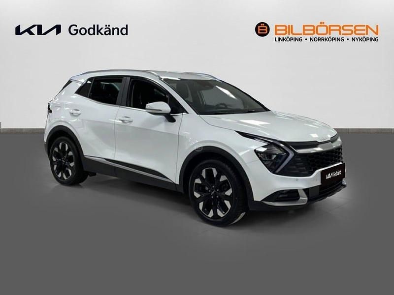 Begagnad Kia Sportage 180 HK (132 kW) 2022 /hw2/ deluxe white m SUV