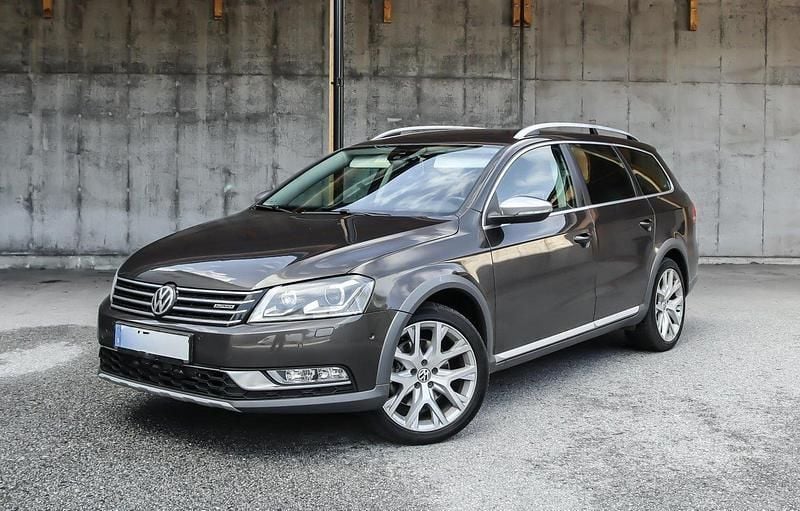 Brun Begagnad 2014 VW Passat Alltrack Kombi | 129 000 kr (Marknadspris) - Bild 1/4