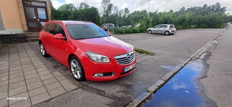 Röd Begagnad 2011 Opel Insignia Edition Kombi | 52 000 kr - Bild 1/4