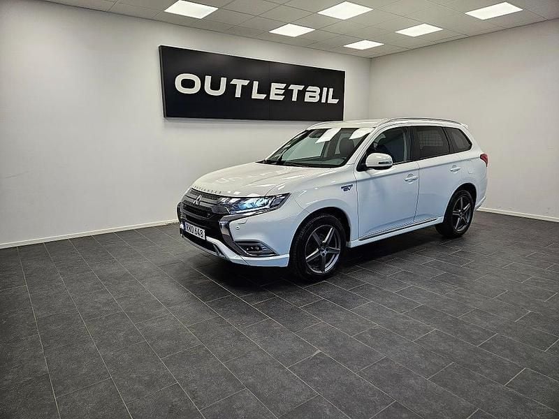 Vit Begagnad 2018 Mitsubishi Outlander P-HEV Edition SUV | 154 900 kr (Marknadspris) - Bild 1/4