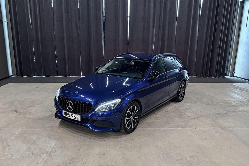 Blå Begagnad 2018 Mercedes C180 Kombi | 239 900 kr (Marknadspris) - Bild 1/4